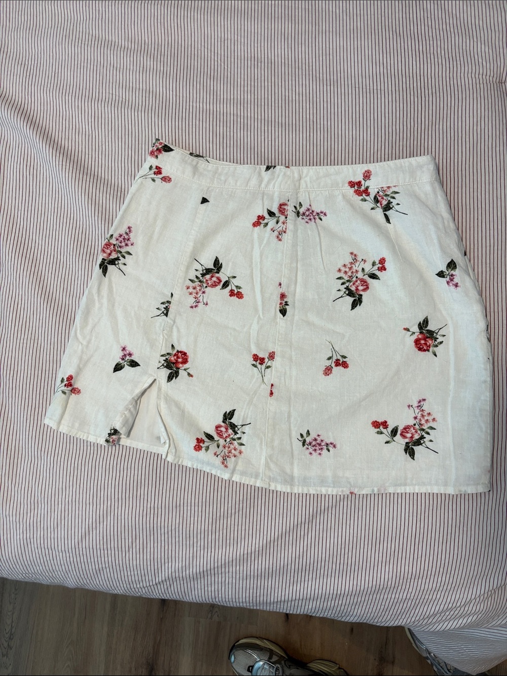 Floral Mini Skirt in White with Pink & Red Roses
